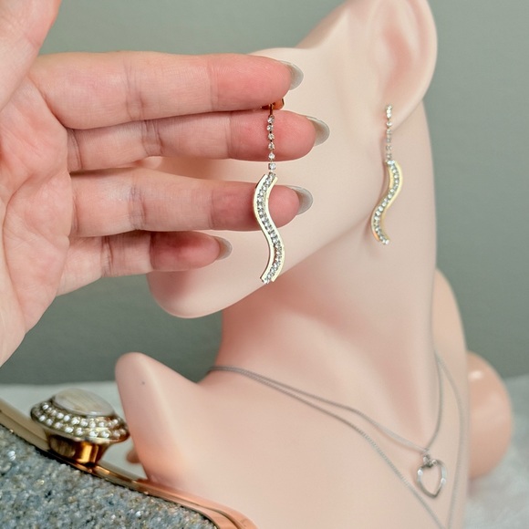 Elegant Gold and Silver Wave Earrings - Picture 4 of 10